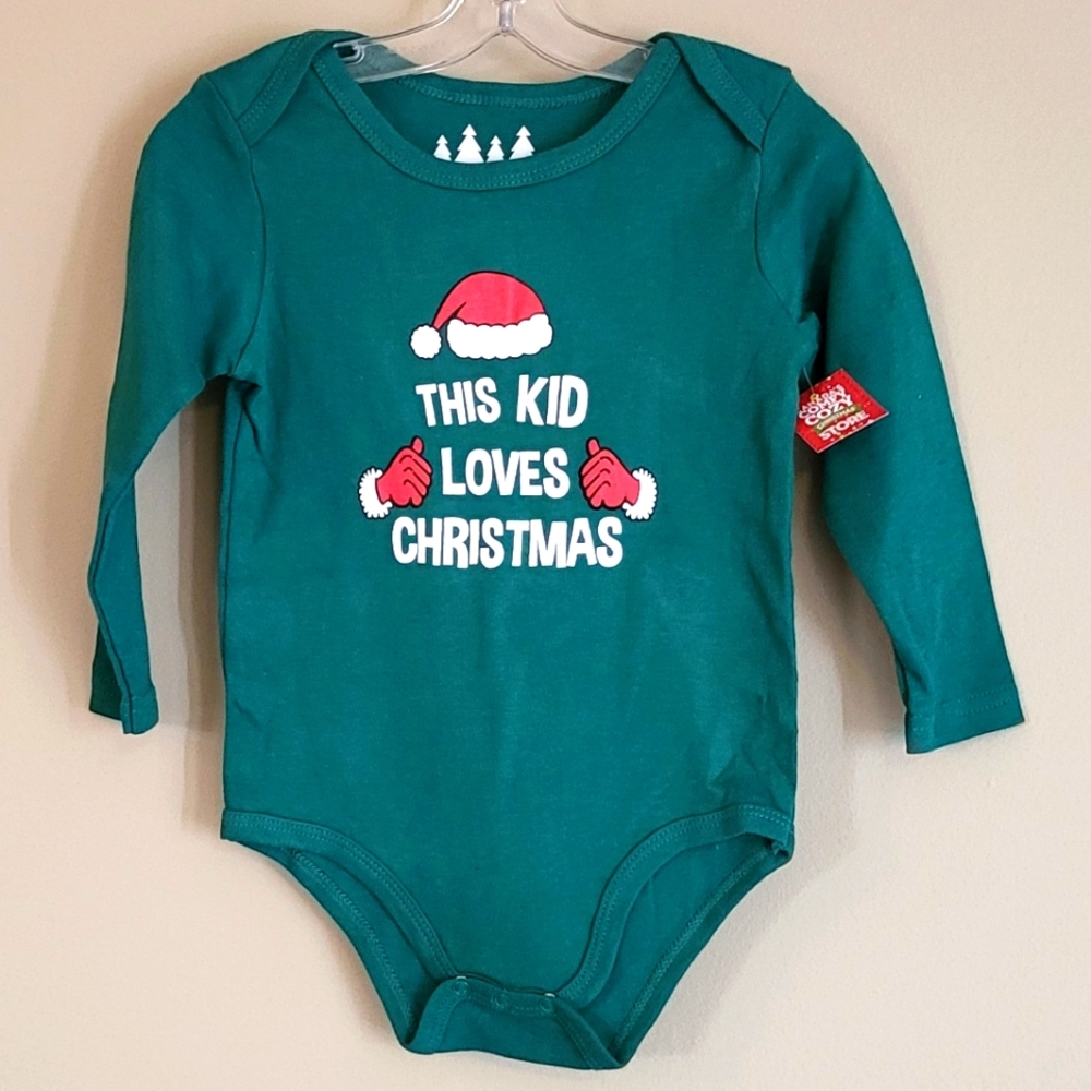 NWT "This kid loves Christmas" green long sleeve onesie/bodysuit